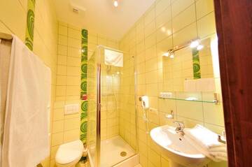 Фото номера Номер «Комфорт» Курортные отели Malutkie Resort - Centrum Rekreacyjne г. Радомско 4