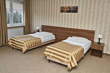 Фото номера Стандартный двухместный номер с 2 отдельными кроватями Отель Hotel Ted г. Радомско 4