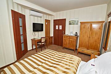 Фото номера Улучшенный двухместный номер с 1 кроватью Отель Hotel Ted г. Радомско 5