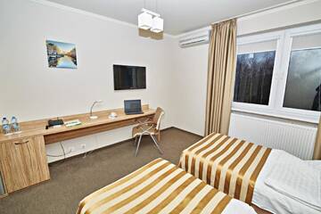 Фото номера Стандартный двухместный номер с 2 отдельными кроватями Отель Hotel Ted г. Радомско 3